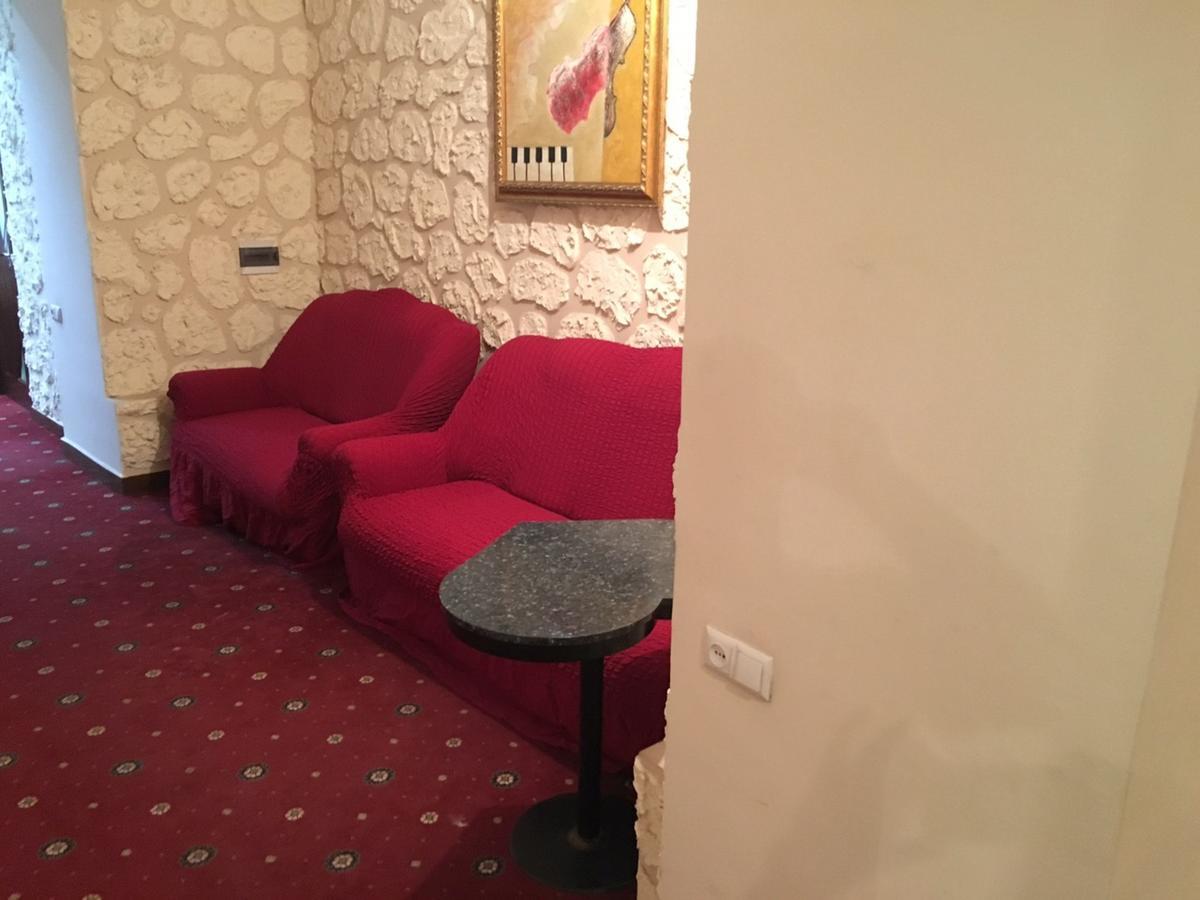 Best Hostel Republic Square 예레반 외부 사진
