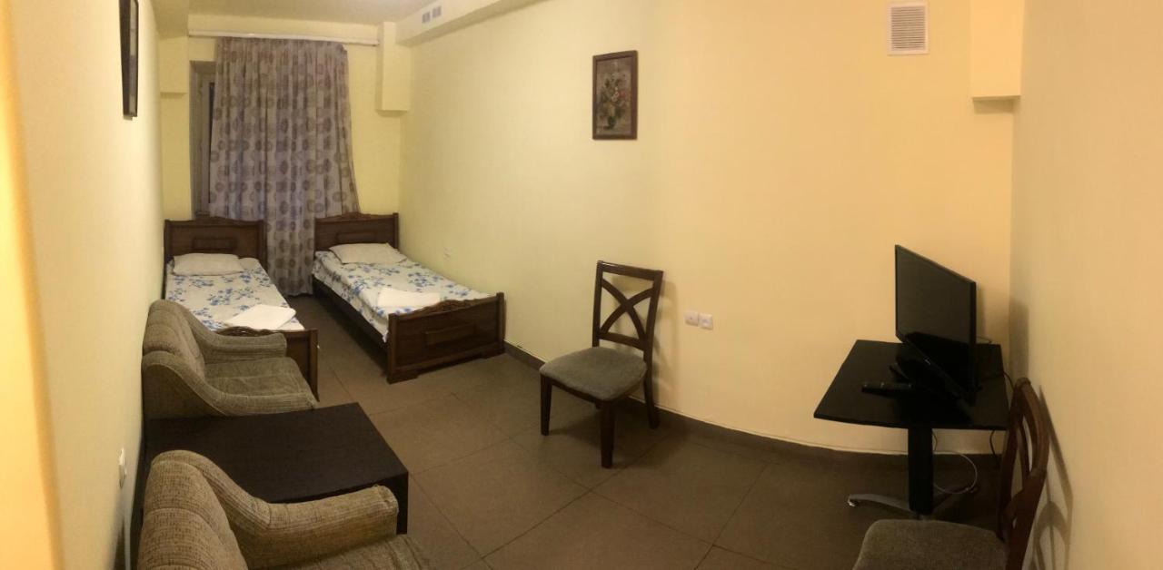 Best Hostel Republic Square 예레반 외부 사진