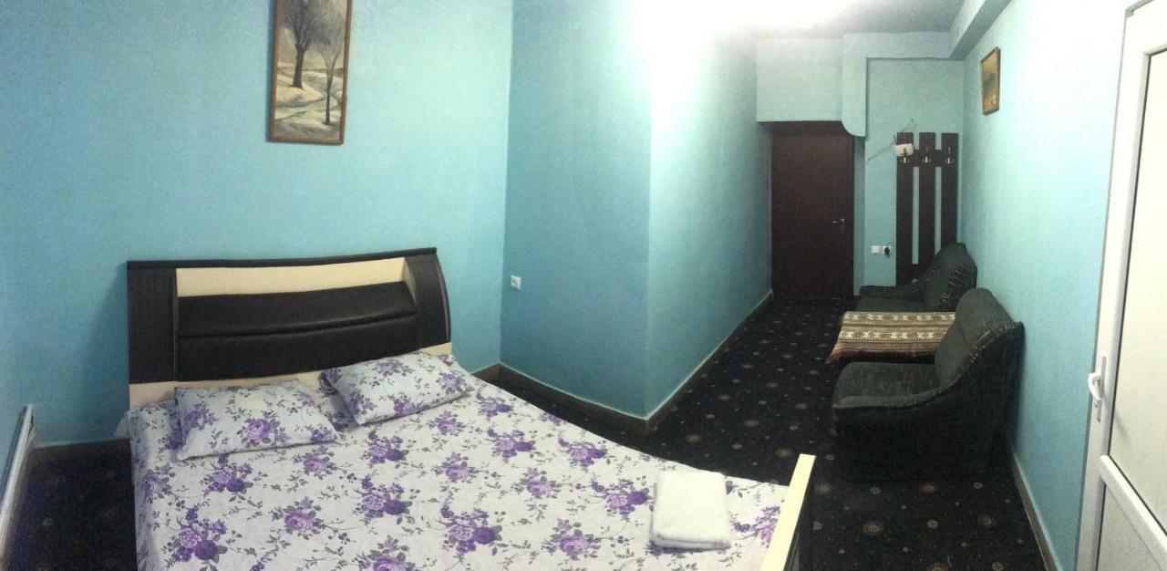 Best Hostel Republic Square 예레반 외부 사진