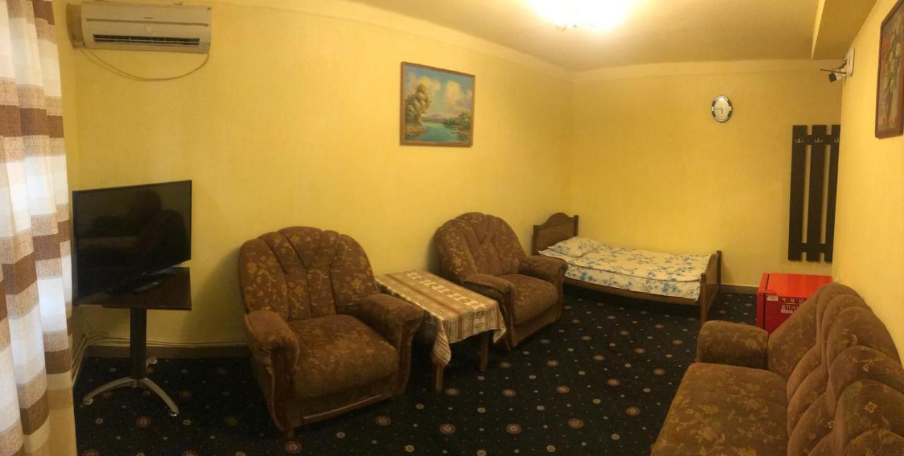 Best Hostel Republic Square 예레반 외부 사진