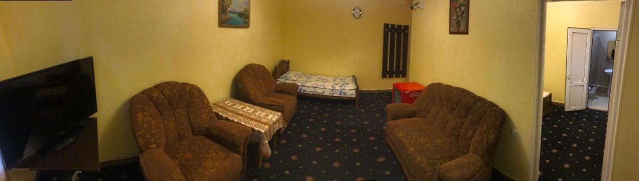 Best Hostel Republic Square 예레반 외부 사진