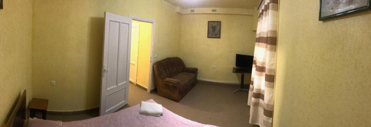 Best Hostel Republic Square 예레반 외부 사진